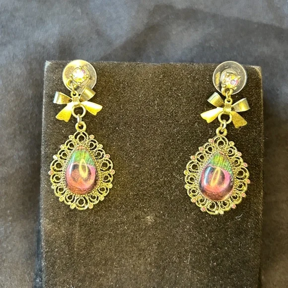 Dangle Earrings - Picture 1 of 3